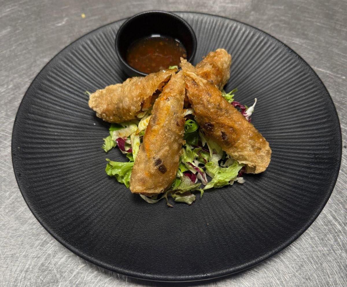 Cha Gio — Frittierte Frühlingsrollen mit Chilisauce
